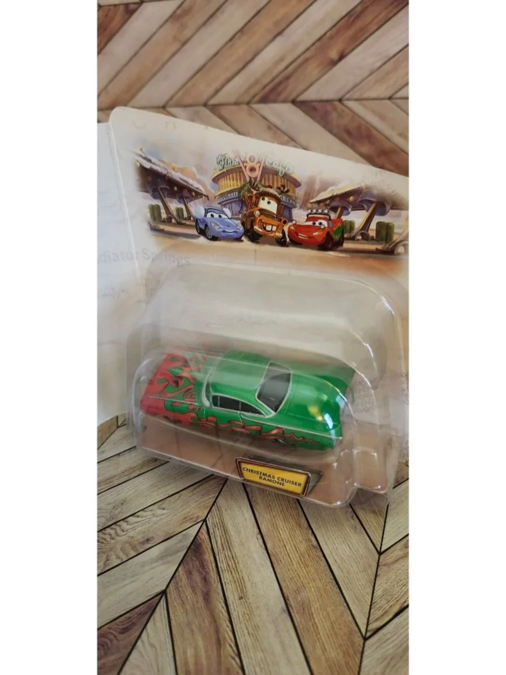 New Disney Cars Story Tellers Christmas Green Red Cruiser Ramone Diecast Car